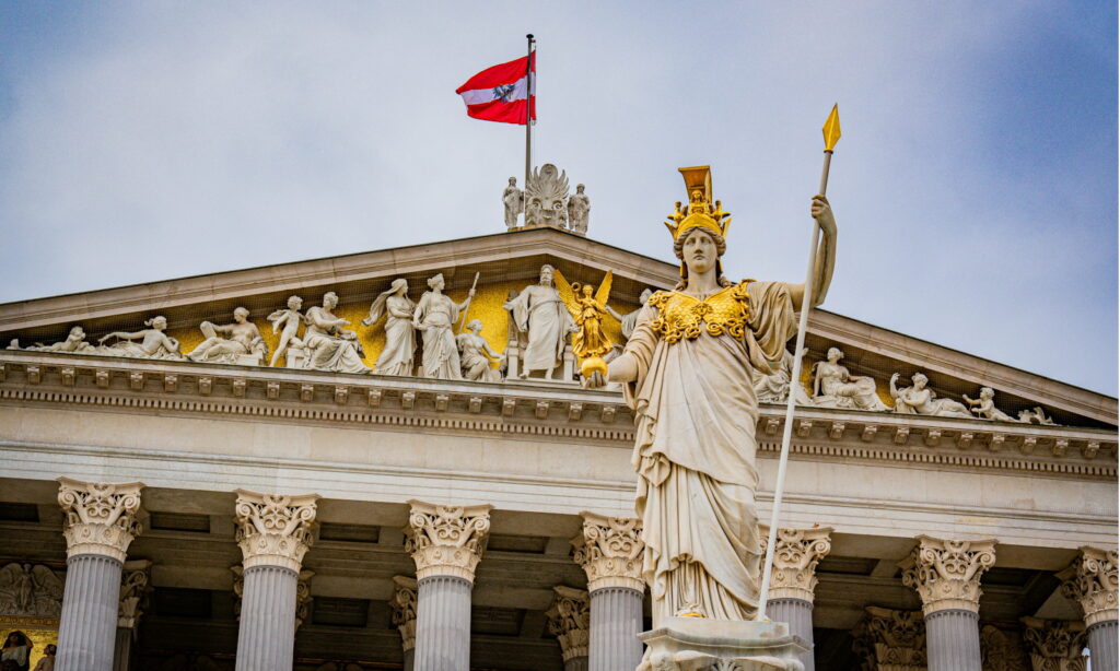 Statue der Pallas-Athene vor dem österreichischen Parlament